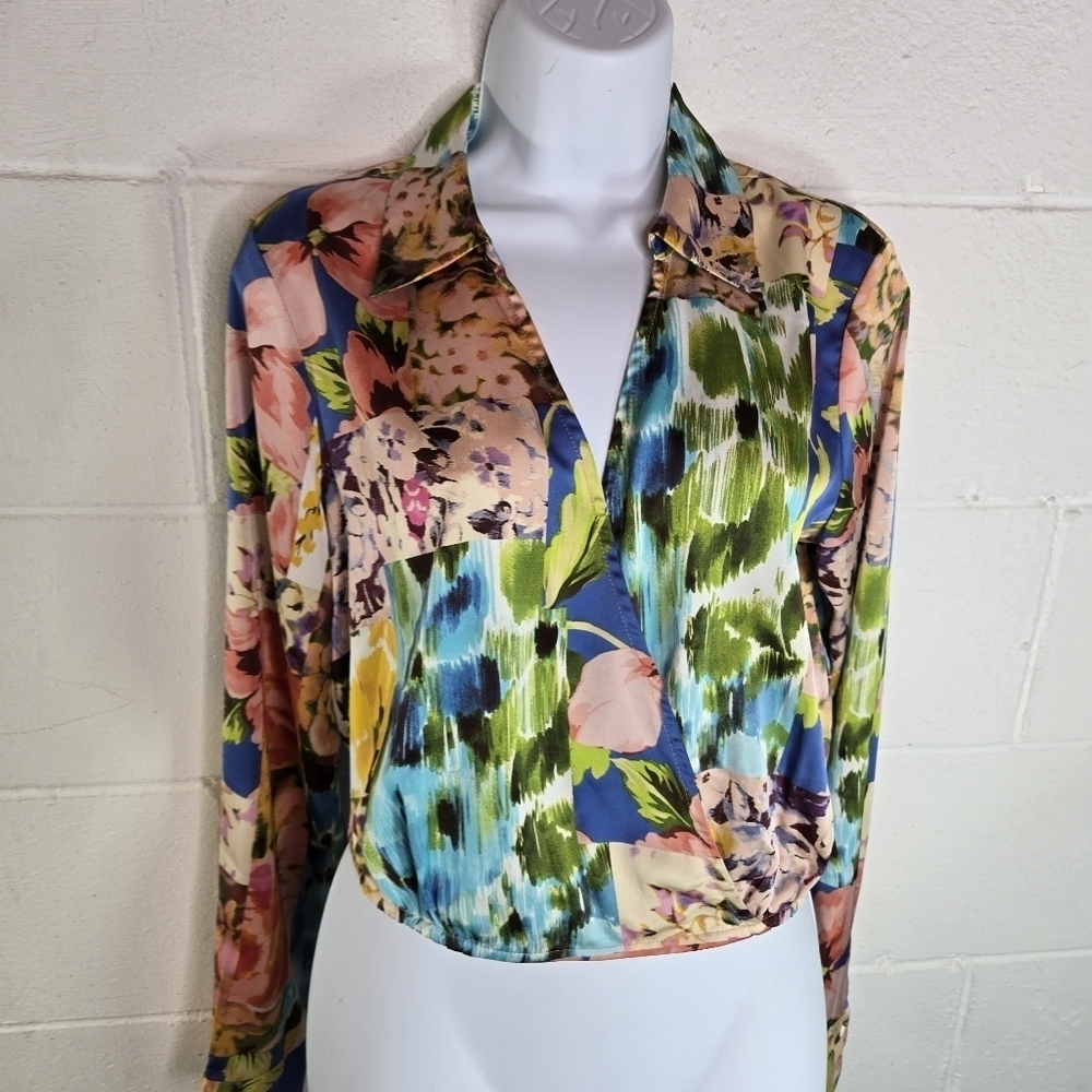 Rachel Zoe floral satin faux wrap cropped long sleeve blouse - Picture 8 of 9
